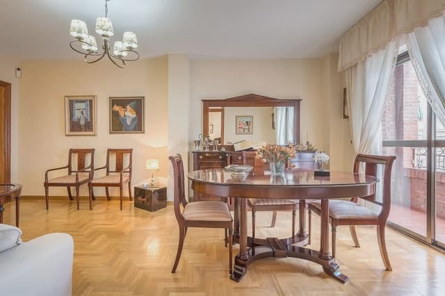 3 sovrum Lägenhet till salu i Pajaritos - Plaza de Toros, Granada stad - 375 000 € (Ref: 9850067)