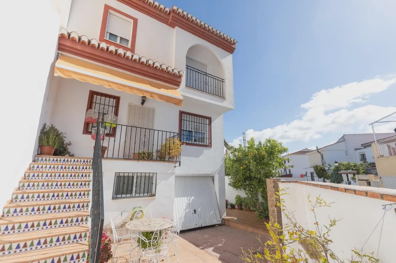 3 bedroom Semi-detached Villa for sale in Las Gabias with pool garage - € 259,000 (Ref: 9850797)