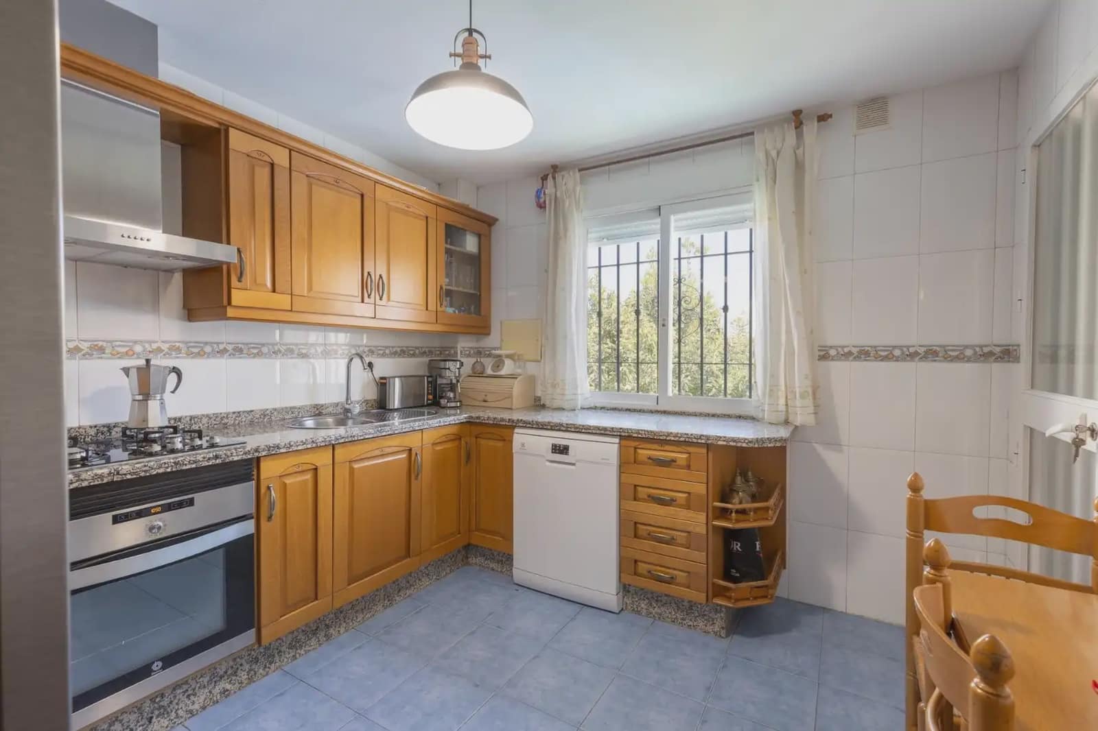 3 bedroom Semi-detached Villa for sale in Las Gabias with pool garage - € 259,000 (Ref: 9850797)