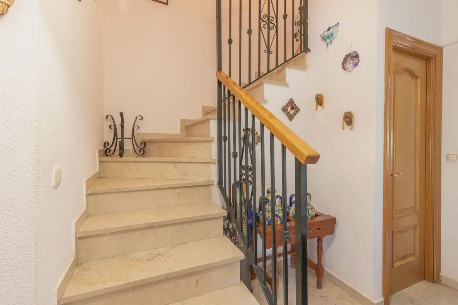 3 bedroom Semi-detached Villa for sale in Las Gabias with pool garage - € 259,000 (Ref: 9850797)