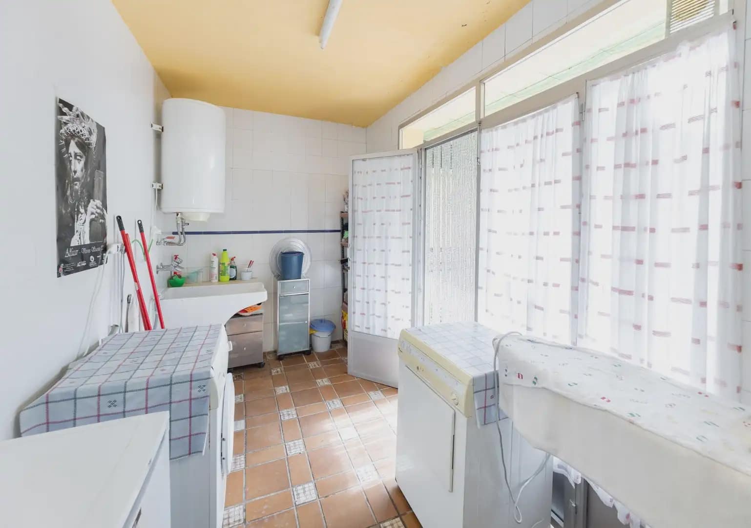 4 bedroom Villa for sale in Alfacar with pool garage - € 430,000 (Ref: 9850798)