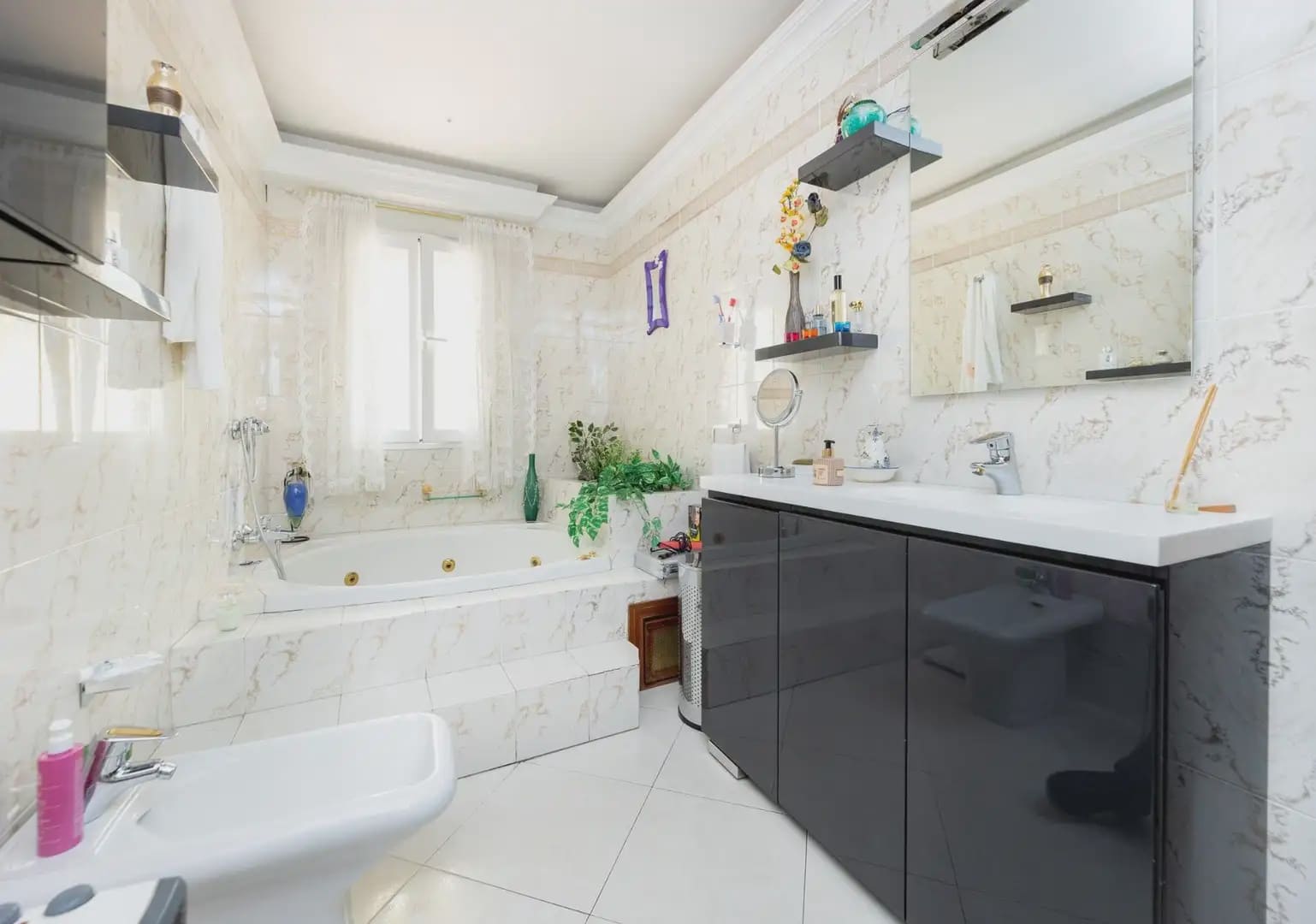 4 bedroom Villa for sale in Alfacar with pool garage - € 430,000 (Ref: 9850798)