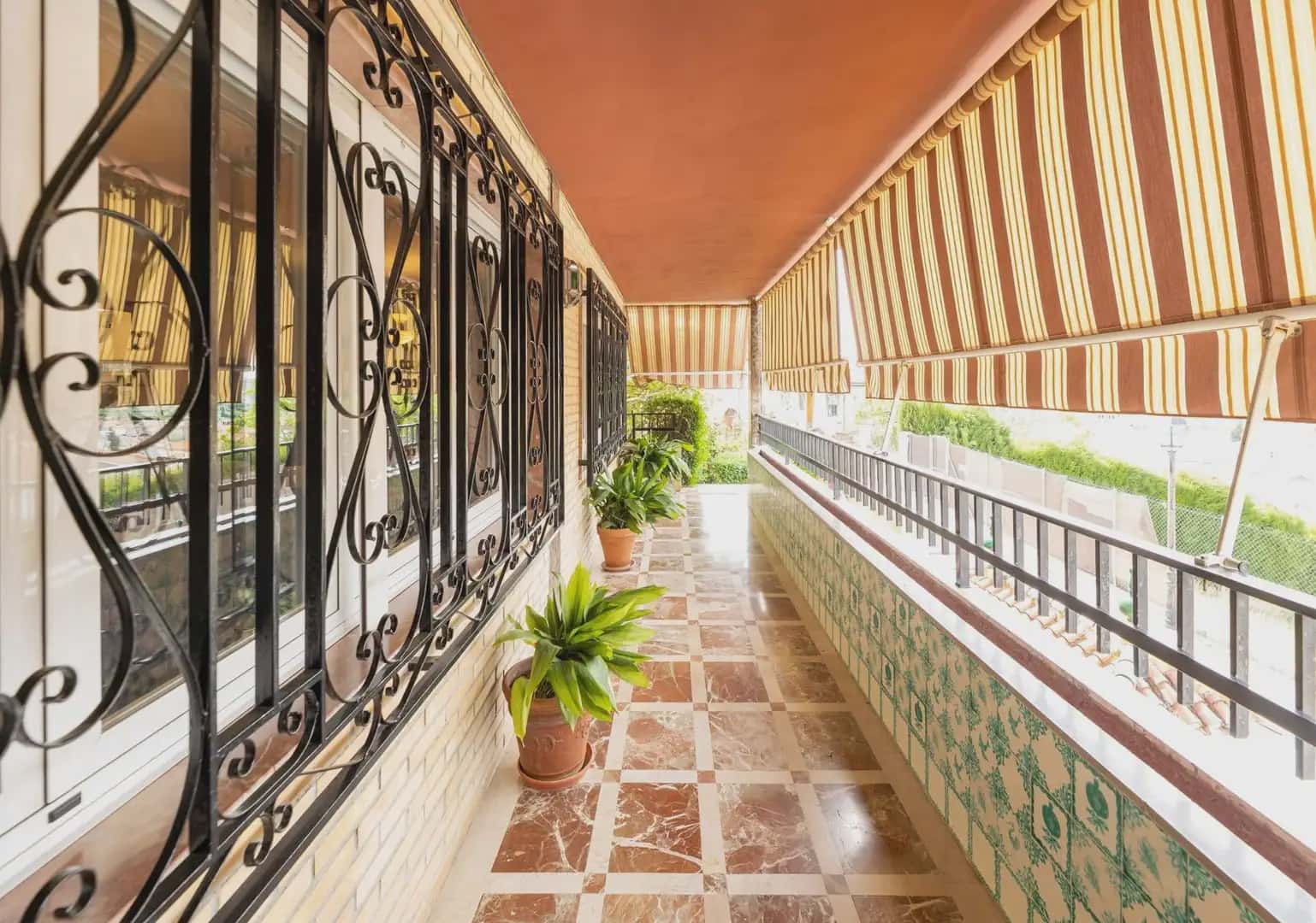 4 bedroom Villa for sale in Alfacar with pool garage - € 430,000 (Ref: 9850798)