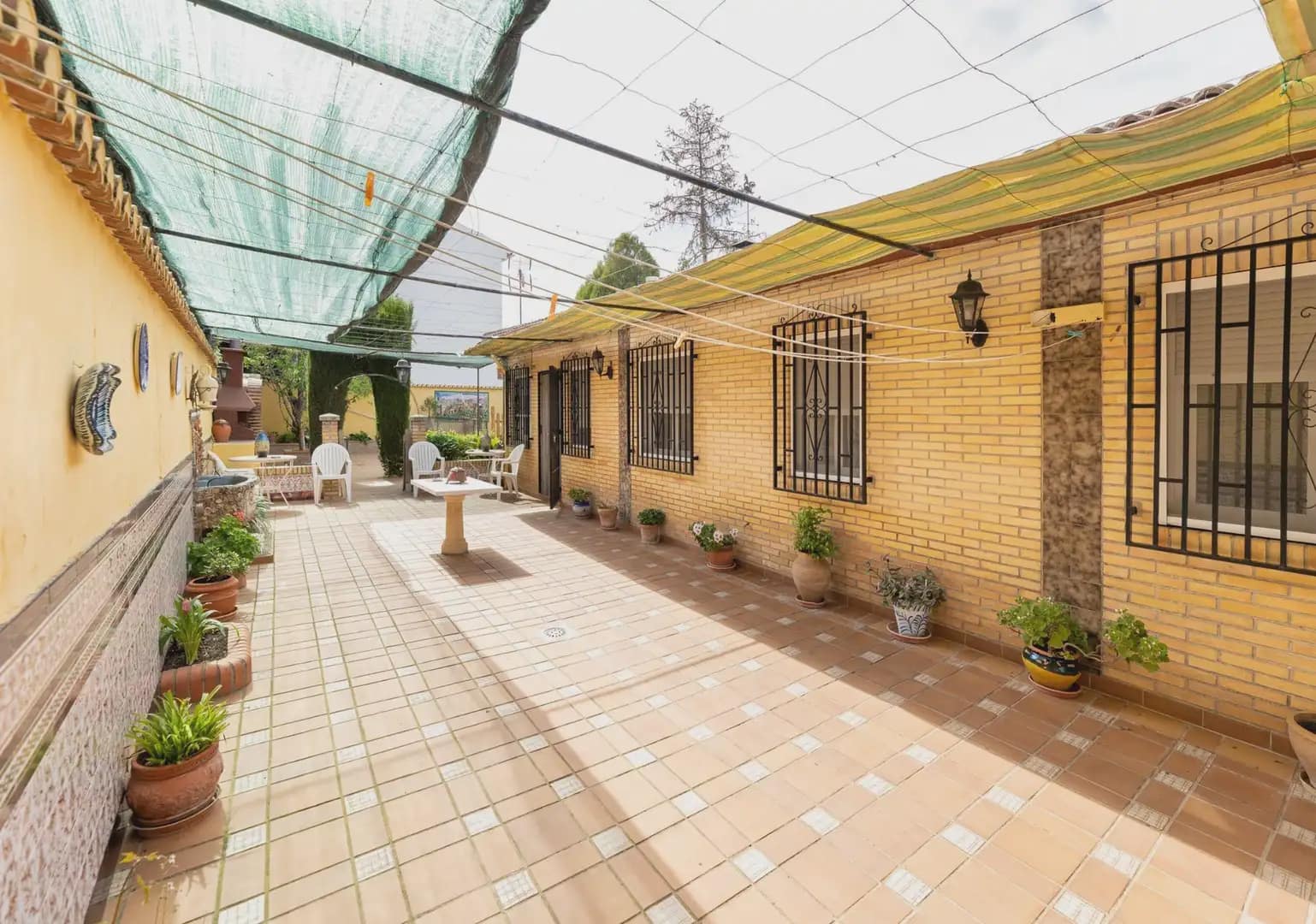 4 bedroom Villa for sale in Alfacar with pool garage - € 430,000 (Ref: 9850798)