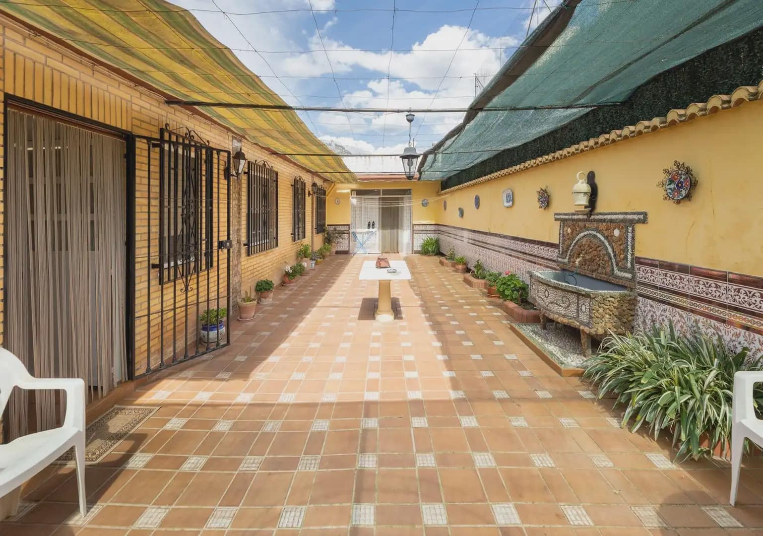 4 bedroom Villa for sale in Alfacar with pool garage - € 430,000 (Ref: 9850798)