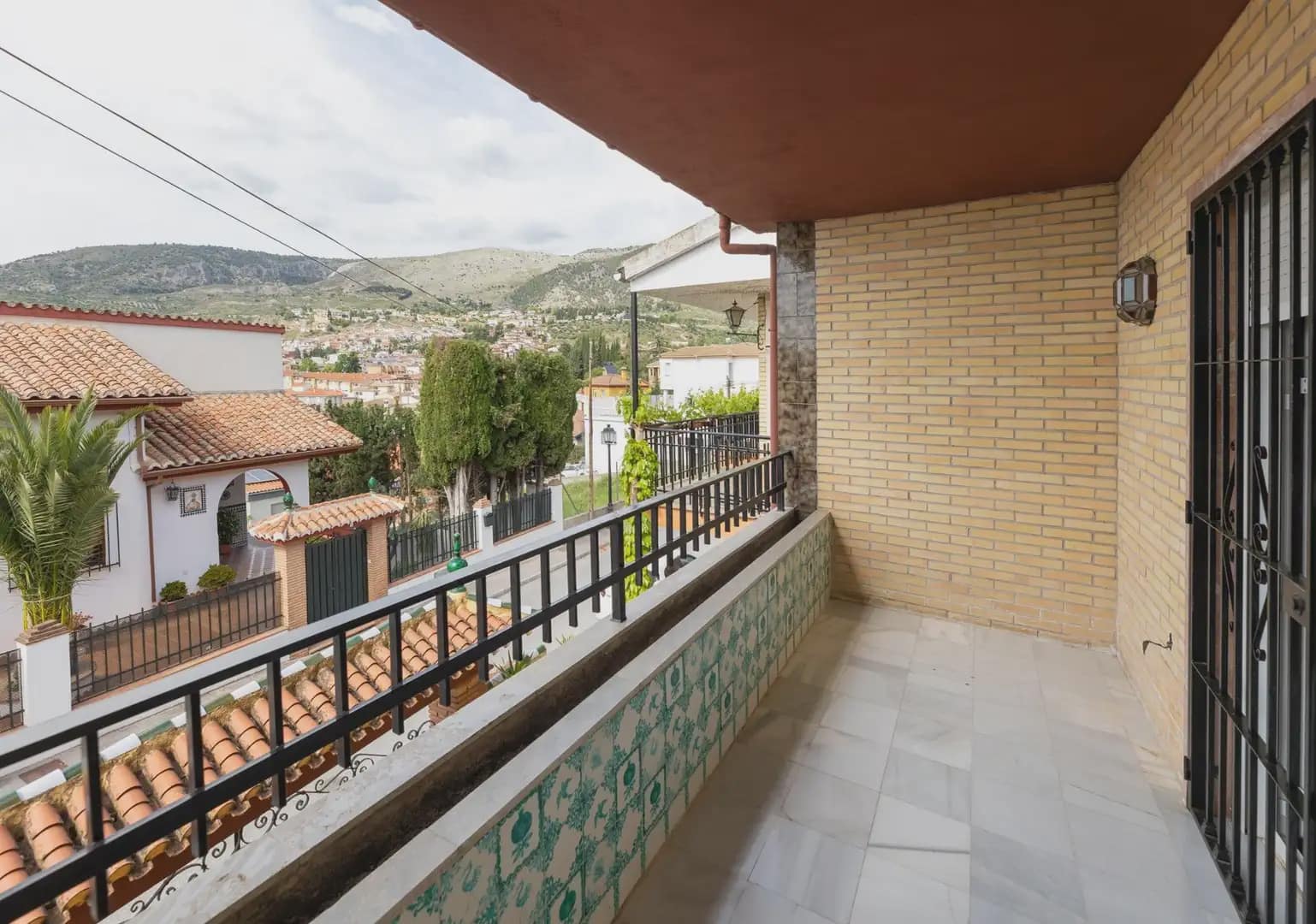 4 bedroom Villa for sale in Alfacar with pool garage - € 430,000 (Ref: 9850798)