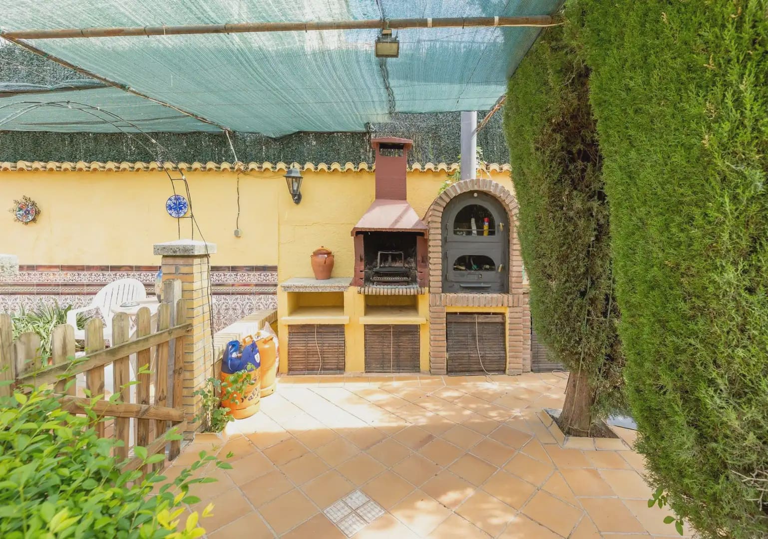 4 bedroom Villa for sale in Alfacar with pool garage - € 430,000 (Ref: 9850798)