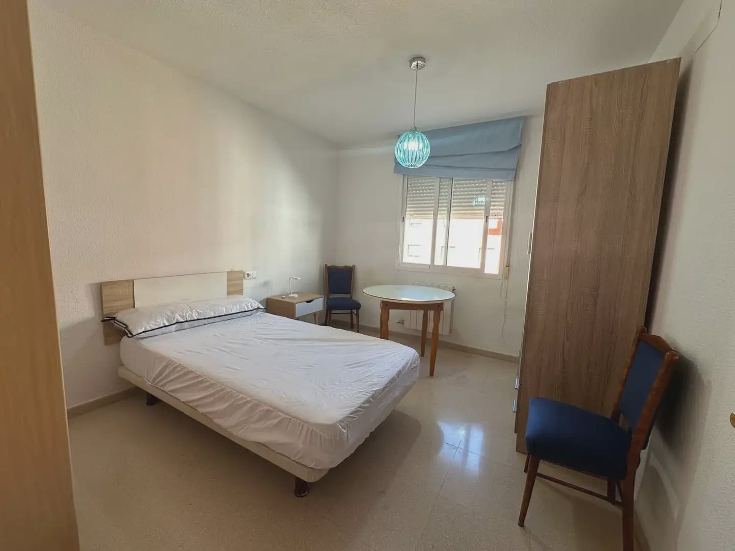 4 bedroom Flat for rent in Granada city with pool garage - € 1,000 (Ref: 9854684)