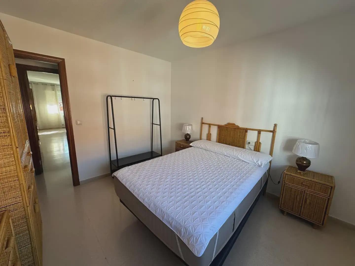 4 bedroom Flat for rent in Granada city with pool garage - € 1,000 (Ref: 9854684)