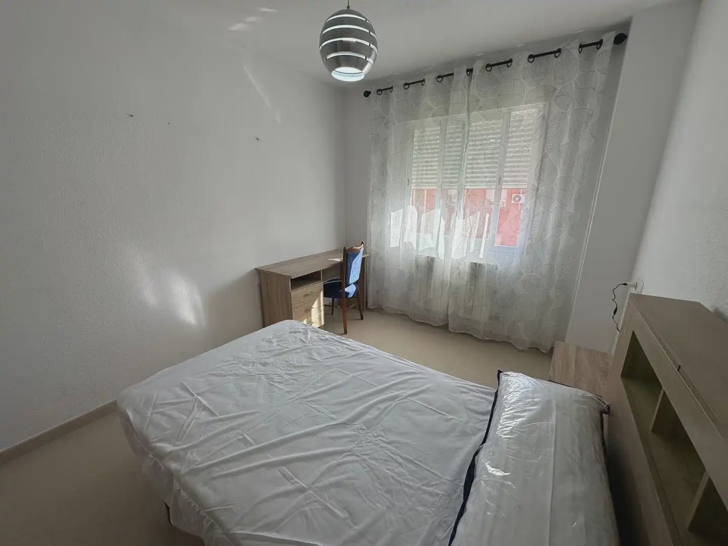 4 bedroom Flat for rent in Granada city with pool garage - € 1,000 (Ref: 9854684)