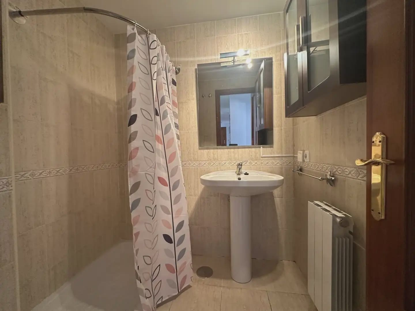 4 bedroom Flat for rent in Granada city with pool garage - € 1,000 (Ref: 9854684)