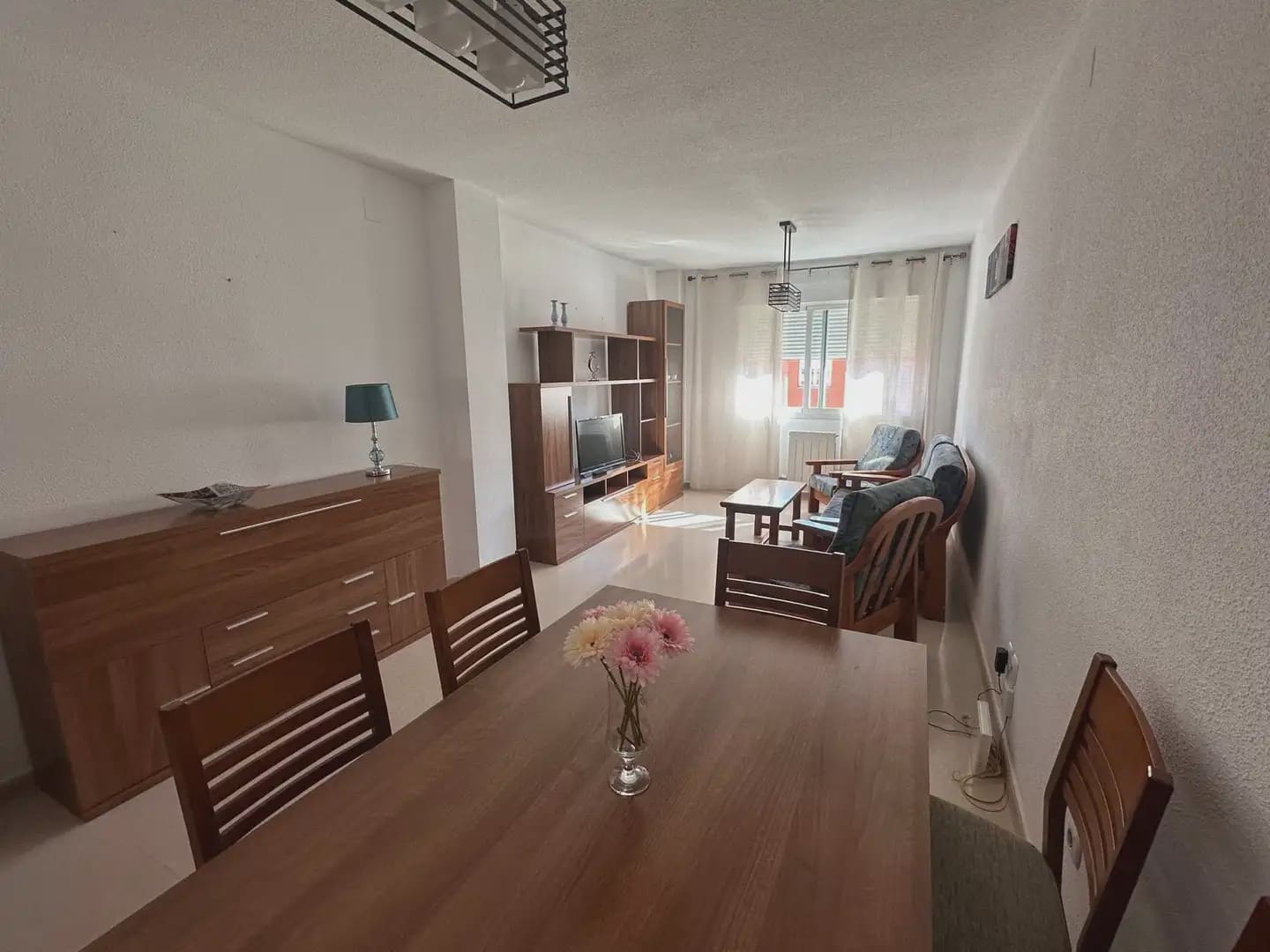 4 bedroom Flat for rent in Granada city with pool garage - € 1,000 (Ref: 9854684)