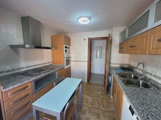 4 bedroom Flat for rent in Avda. Federico Garcia Lorca - Nueva Estación Autobuses, Granada city with pool garage - € 1,000 (Ref: 9854684)