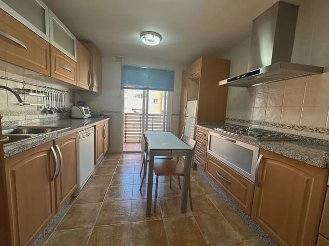 4 bedroom Flat for rent in Avda. Federico Garcia Lorca - Nueva Estación Autobuses, Granada city with pool garage - € 1,000 (Ref: 9854684)