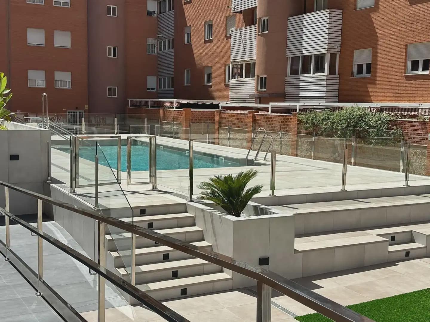 4 bedroom Flat for rent in Granada city with pool garage - € 1,000 (Ref: 9854684)