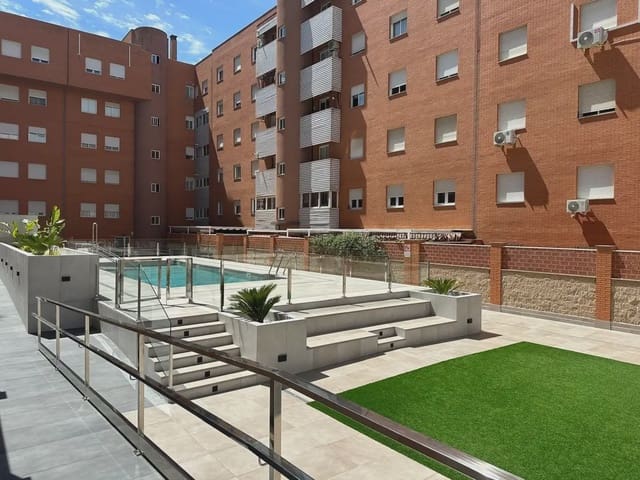4 bedroom Flat for rent in Avda. Federico Garcia Lorca - Nueva Estación Autobuses, Granada city with pool garage - € 1,000 (Ref: 9854684)