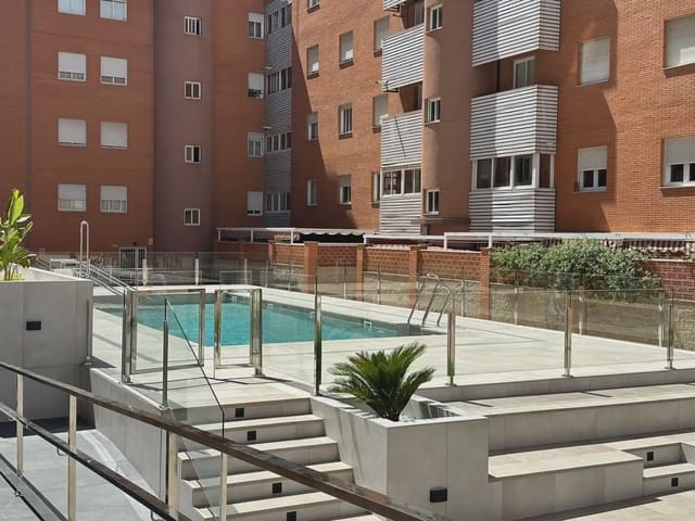 4 bedroom Flat for rent in Avda. Federico Garcia Lorca - Nueva Estación Autobuses, Granada city with pool garage - € 1,000 (Ref: 9854684)