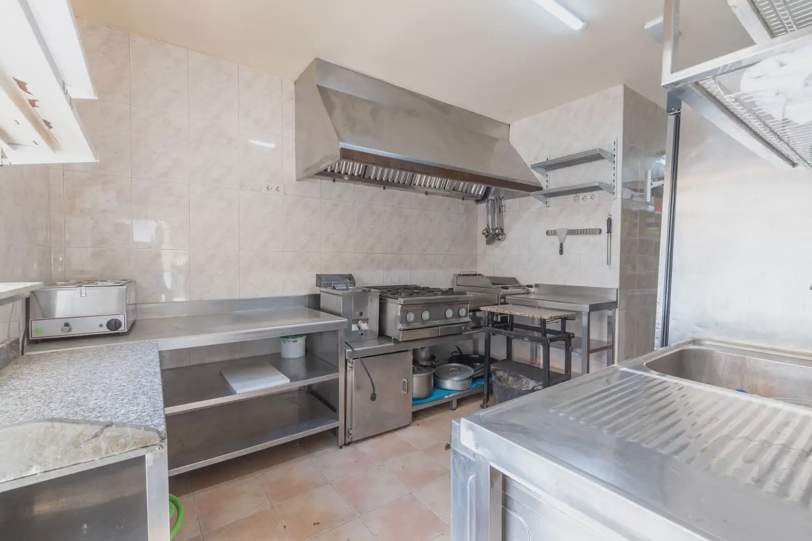 Erhverv til salg i Fuente Vaqueros - € 149.900 (Ref: 9854685)