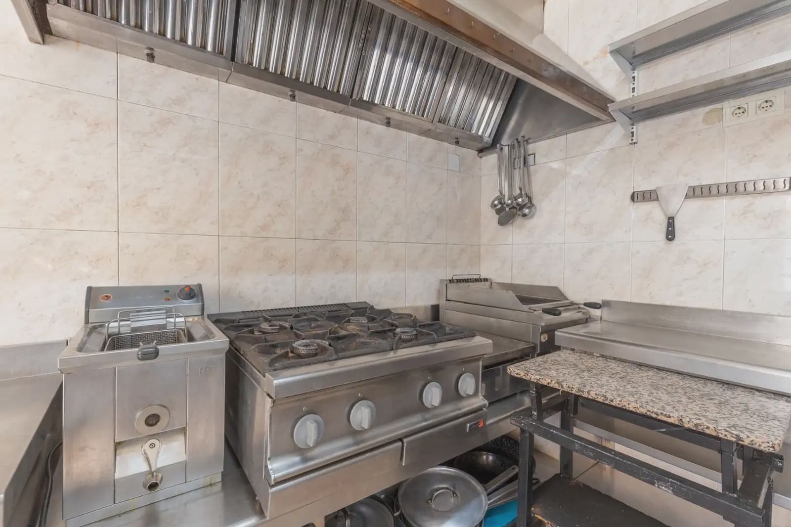 Erhverv til salg i Fuente Vaqueros - € 149.900 (Ref: 9854685)