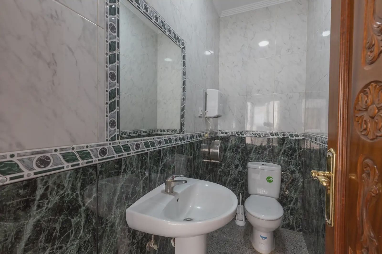 Erhverv til salg i Fuente Vaqueros - € 149.900 (Ref: 9854685)