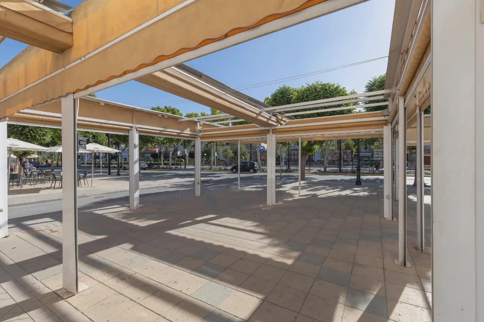 Erhverv til salg i Fuente Vaqueros - € 149.900 (Ref: 9854685)