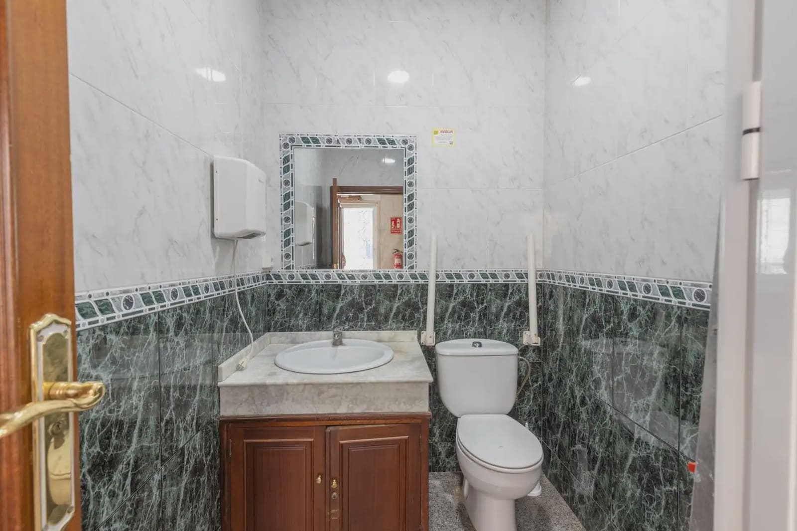 Erhverv til salg i Fuente Vaqueros - € 149.900 (Ref: 9854685)