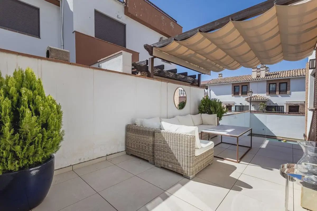 5 bedroom Villa for sale in Huetor Vega with pool garage - € 525,000 (Ref: 9854749)