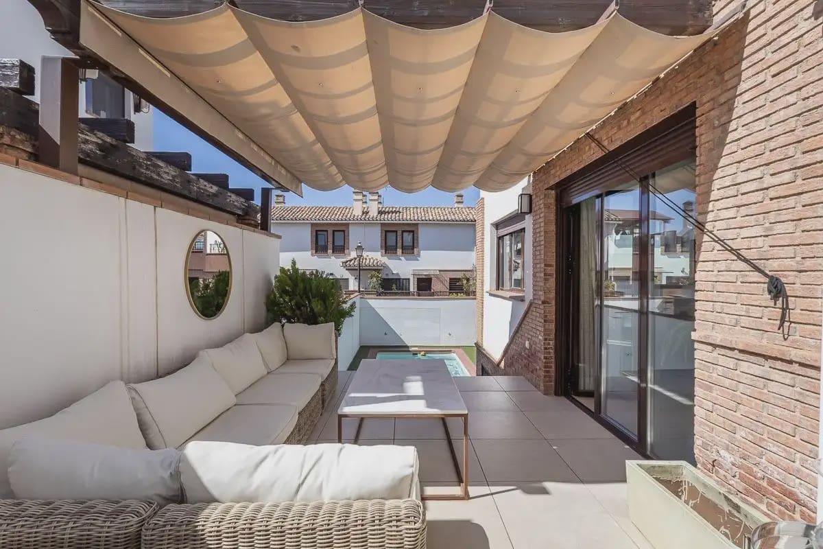 5 bedroom Villa for sale in Huetor Vega with pool garage - € 525,000 (Ref: 9854749)