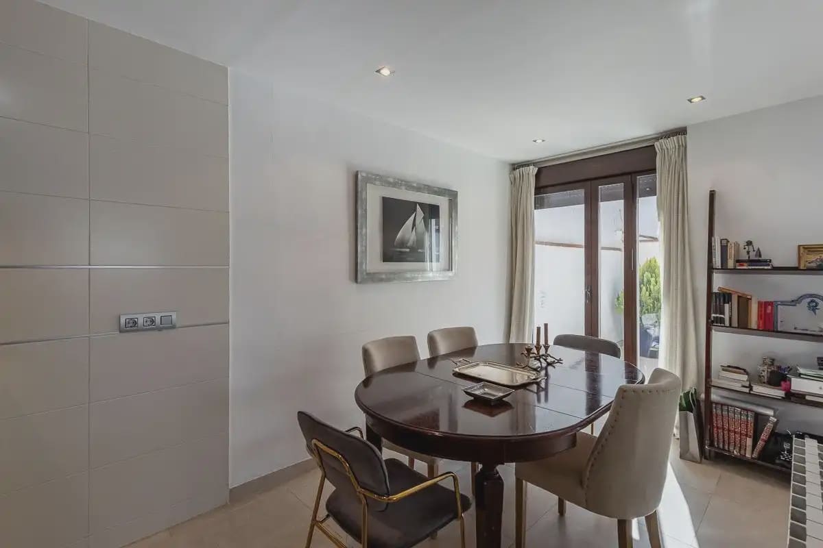 5 bedroom Villa for sale in Huetor Vega with pool garage - € 525,000 (Ref: 9854749)