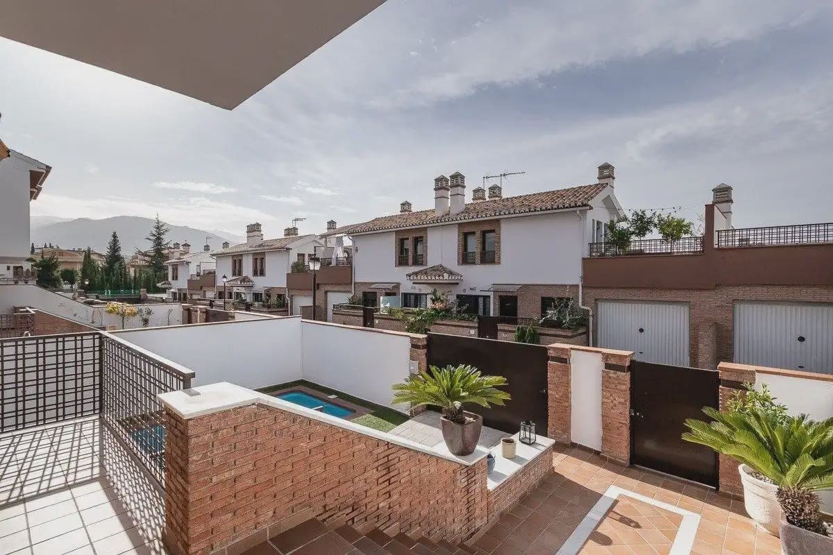 5 bedroom Villa for sale in Huetor Vega with pool garage - € 525,000 (Ref: 9854749)