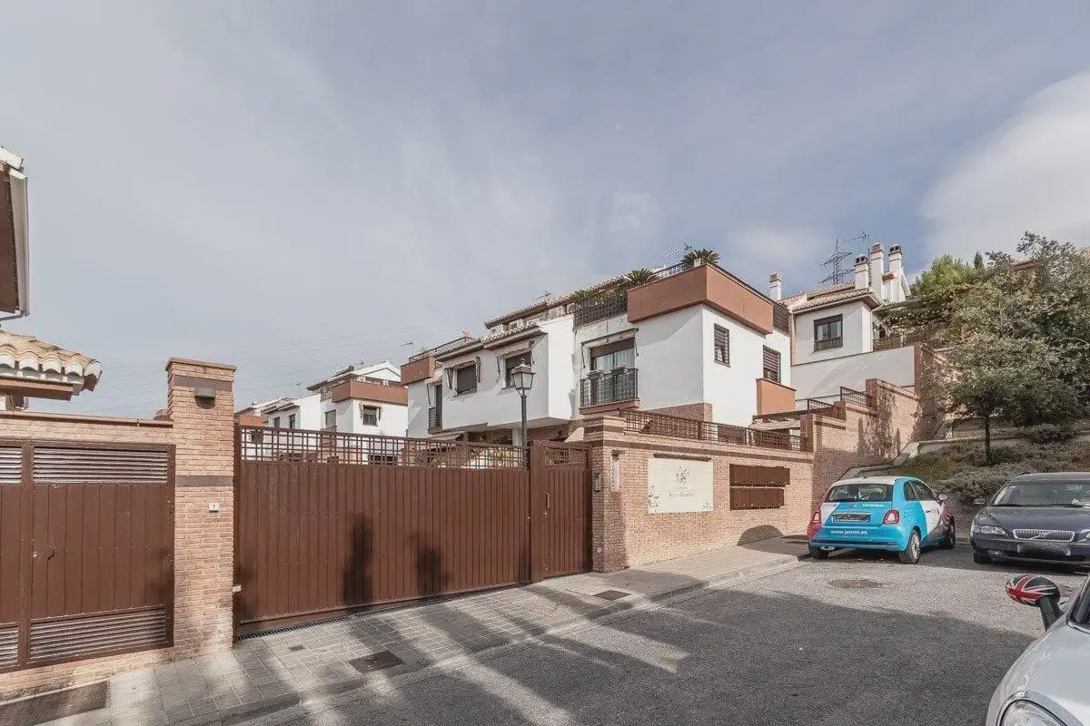 5 bedroom Villa for sale in Huetor Vega with pool garage - € 525,000 (Ref: 9854749)