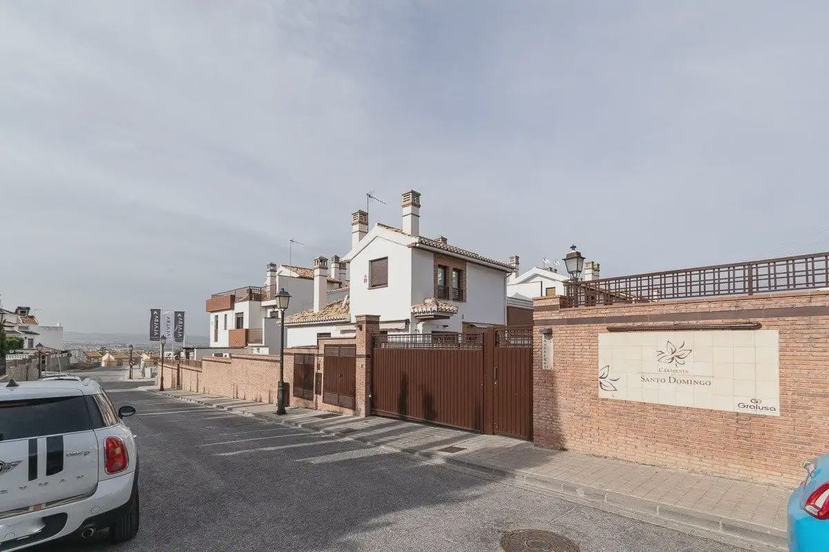5 bedroom Villa for sale in Huetor Vega with pool garage - € 525,000 (Ref: 9854749)