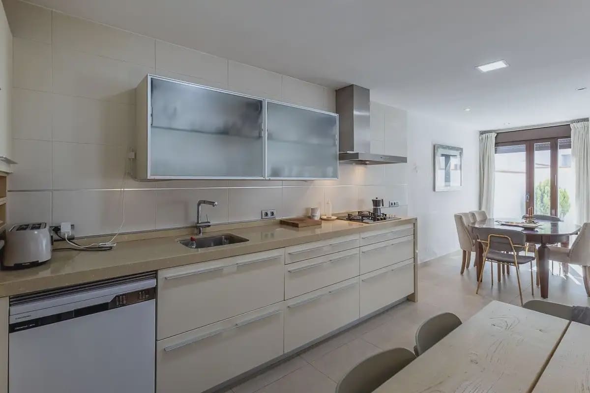 5 bedroom Villa for sale in Huetor Vega with pool garage - € 525,000 (Ref: 9854749)