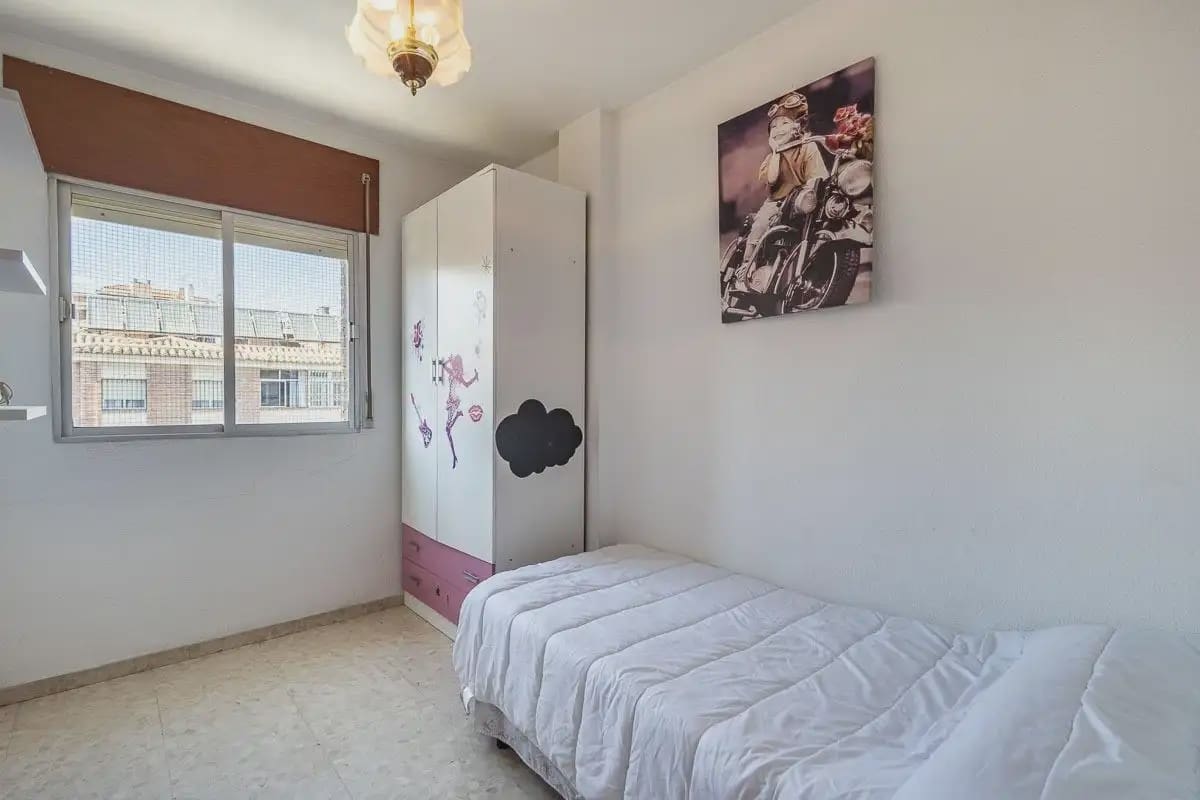 4 soveværelse Lejlighed til salg i Granada by med garage - € 250.000 (Ref: 9857791)