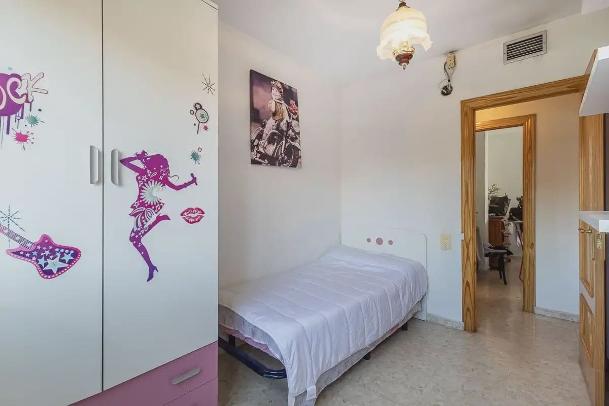 4 soveværelse Lejlighed til salg i Granada by med garage - € 250.000 (Ref: 9857791)