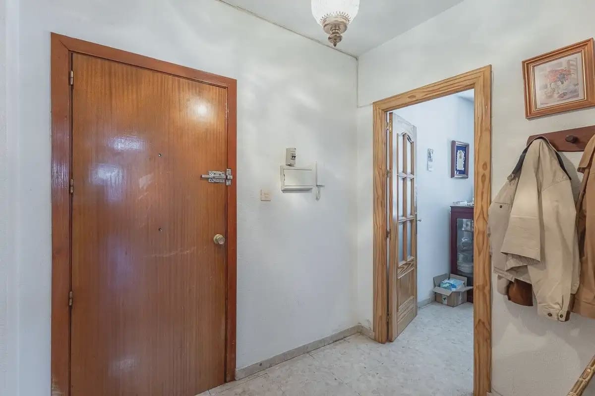 4 soveværelse Lejlighed til salg i Granada by med garage - € 250.000 (Ref: 9857791)