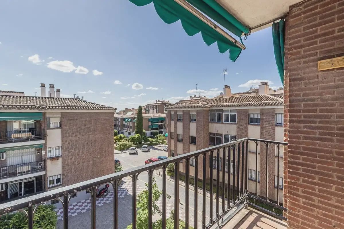 4 soveværelse Lejlighed til salg i Granada by med garage - € 250.000 (Ref: 9857791)