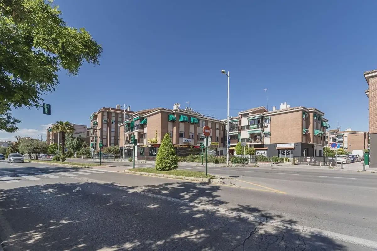 4 soveværelse Lejlighed til salg i Granada by med garage - € 250.000 (Ref: 9857791)