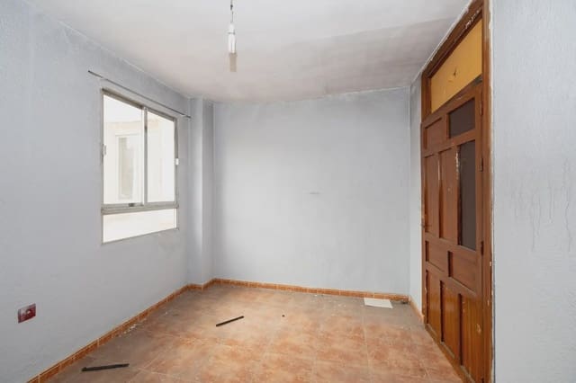 5 slaapkamer Flat te koop in Albaicin, Granada stad - € 180.000 (Ref: 9858615)