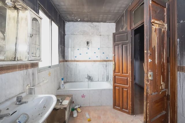 5 soverom Leilighet til salgs i Albaicin, Granada by - € 180 000 (Ref: 9858616)