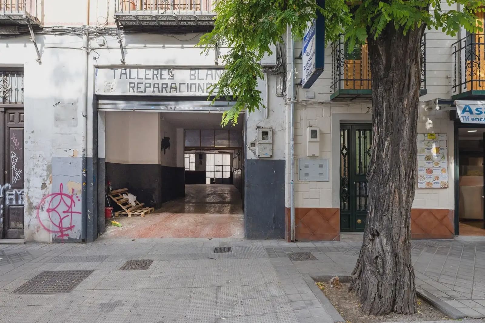 Kommersiell til salgs i Granada by - € 230 000 (Ref: 9858617)