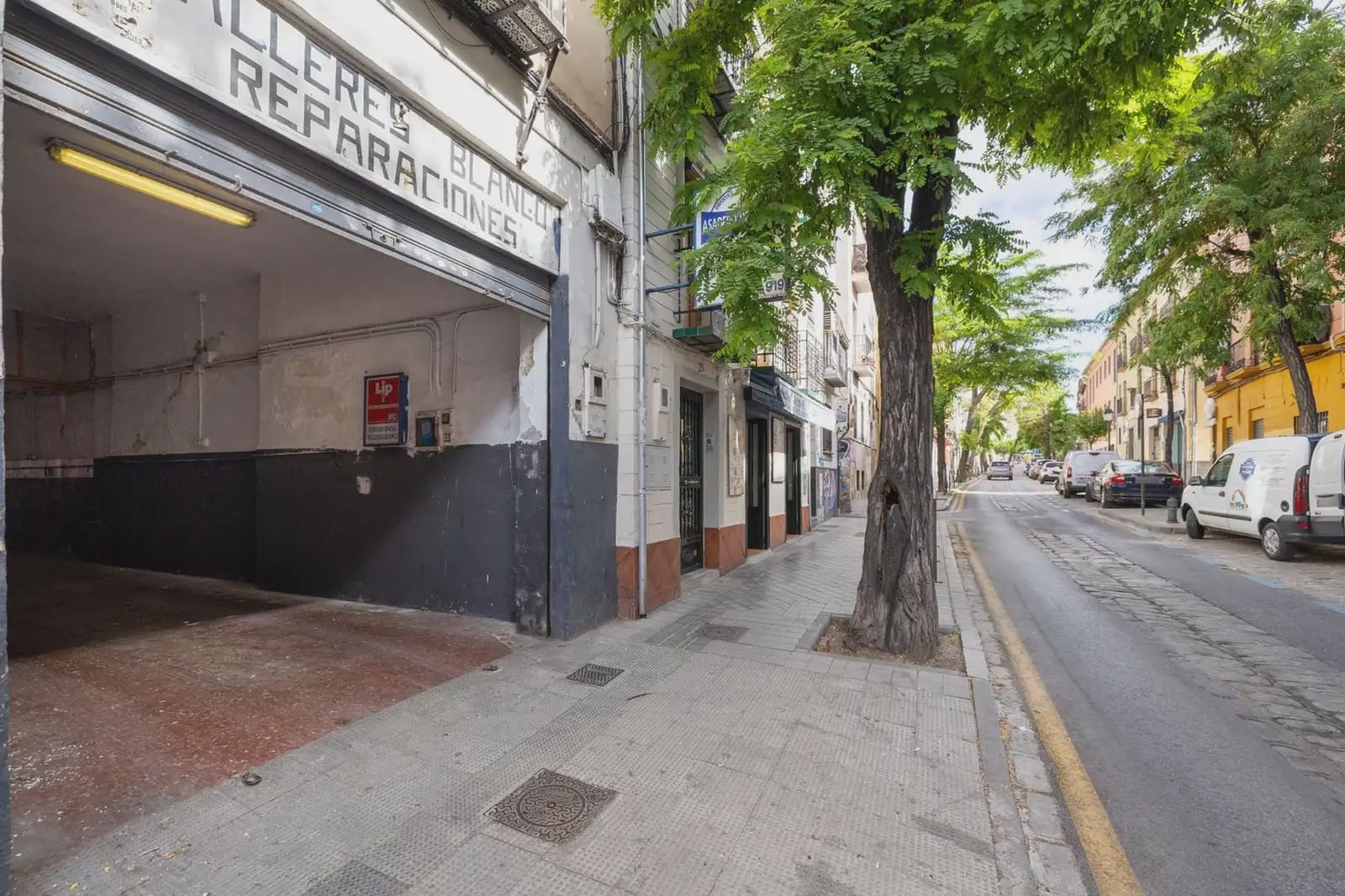 Kommersiell til salgs i Granada by - € 230 000 (Ref: 9858617)