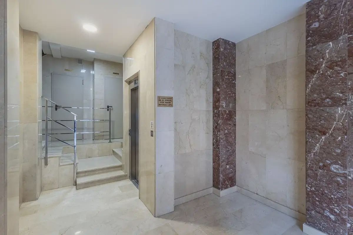 4 bedroom Flat for sale in Granada city - € 258,000 (Ref: 9858990)
