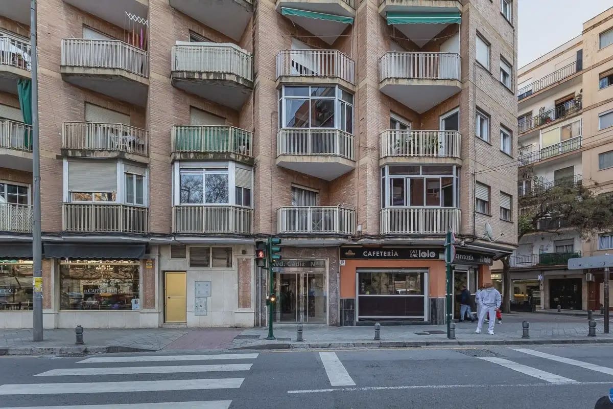 4 bedroom Flat for sale in Granada city - € 258,000 (Ref: 9858990)