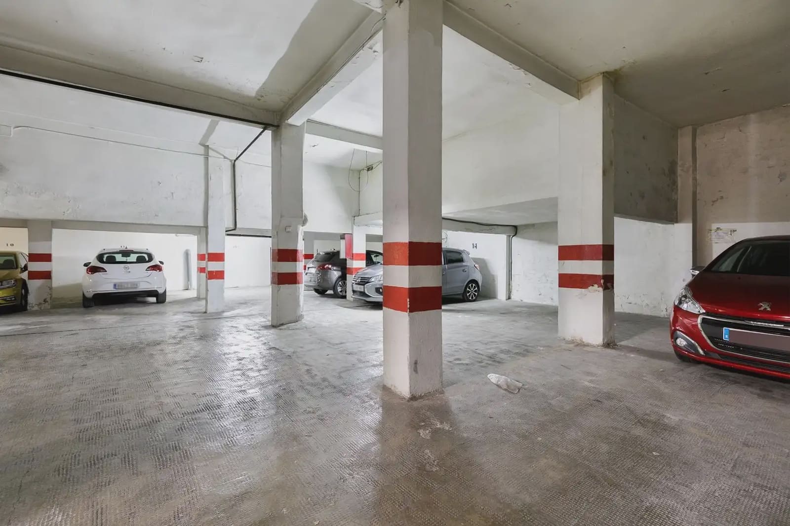 Garage for sale in Granada city - € 285,000 (Ref: 9858992)