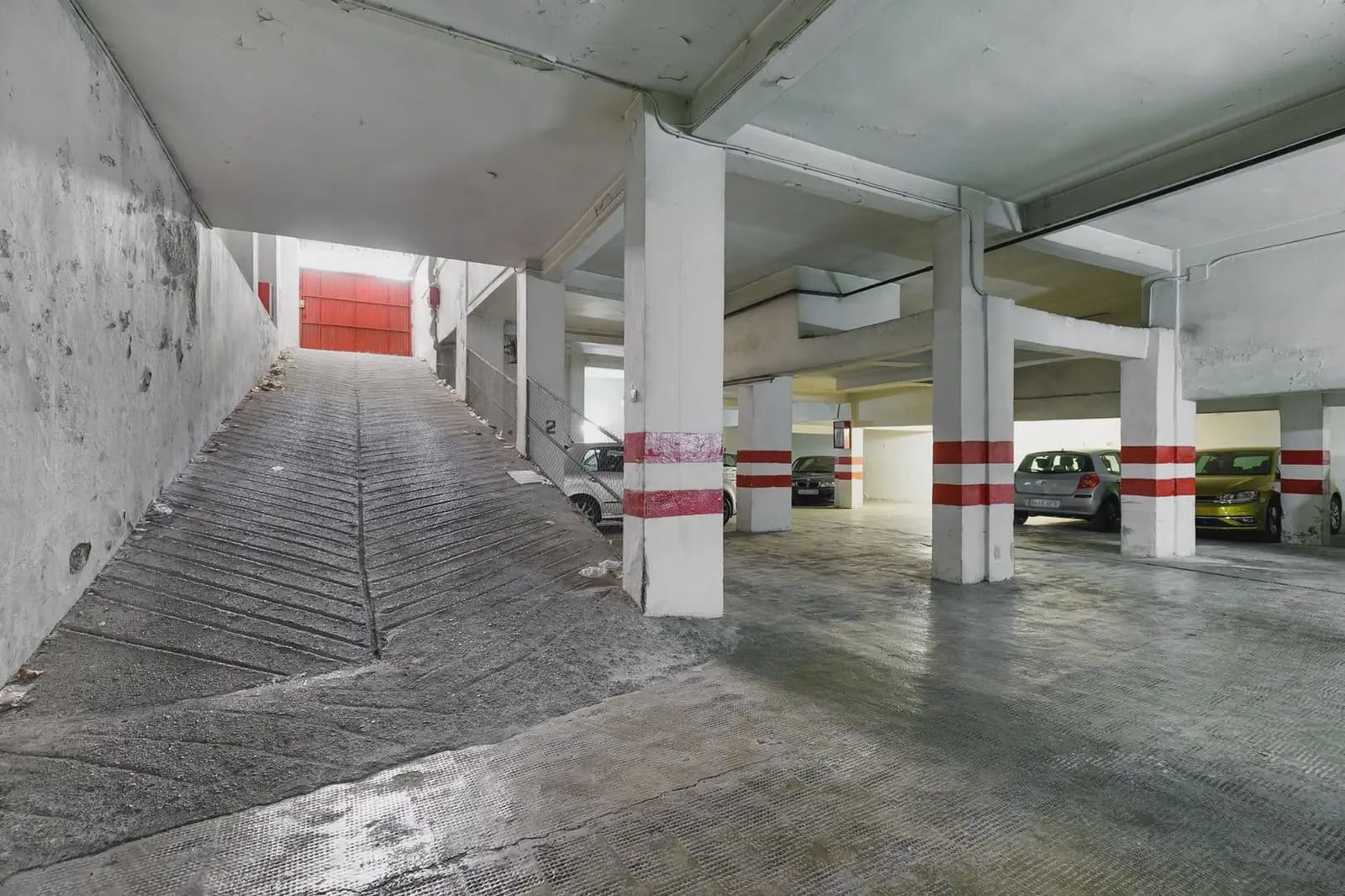 Garage for sale in Granada city - € 285,000 (Ref: 9858992)