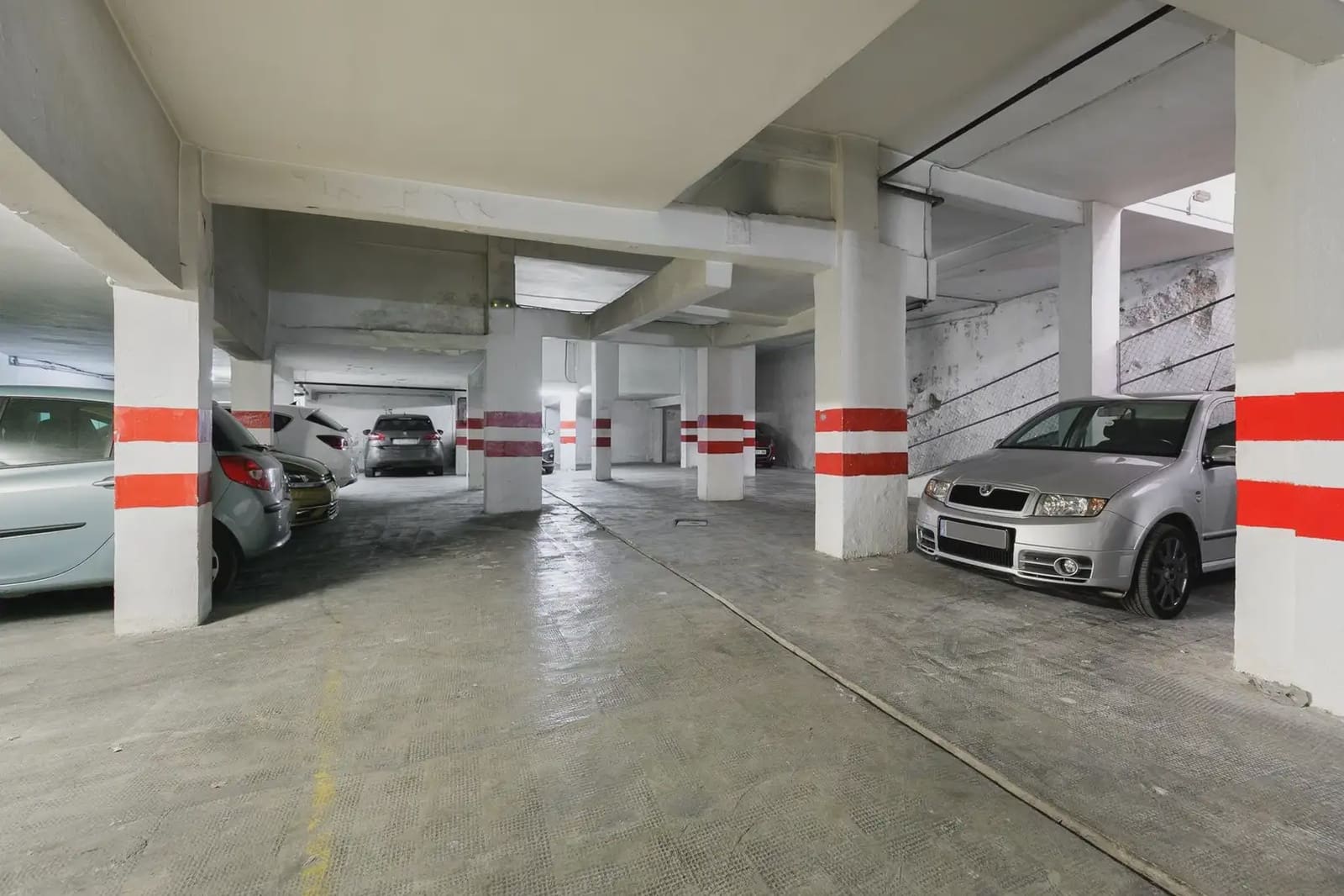 Garage for sale in Granada city - € 285,000 (Ref: 9858992)