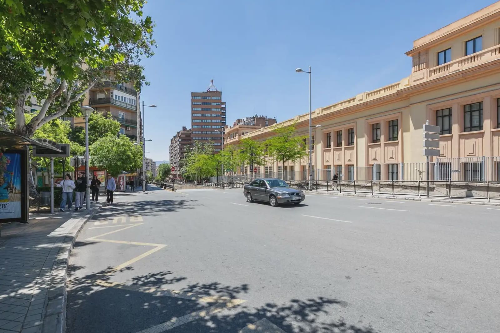 Garage for sale in Granada city - € 285,000 (Ref: 9858992)