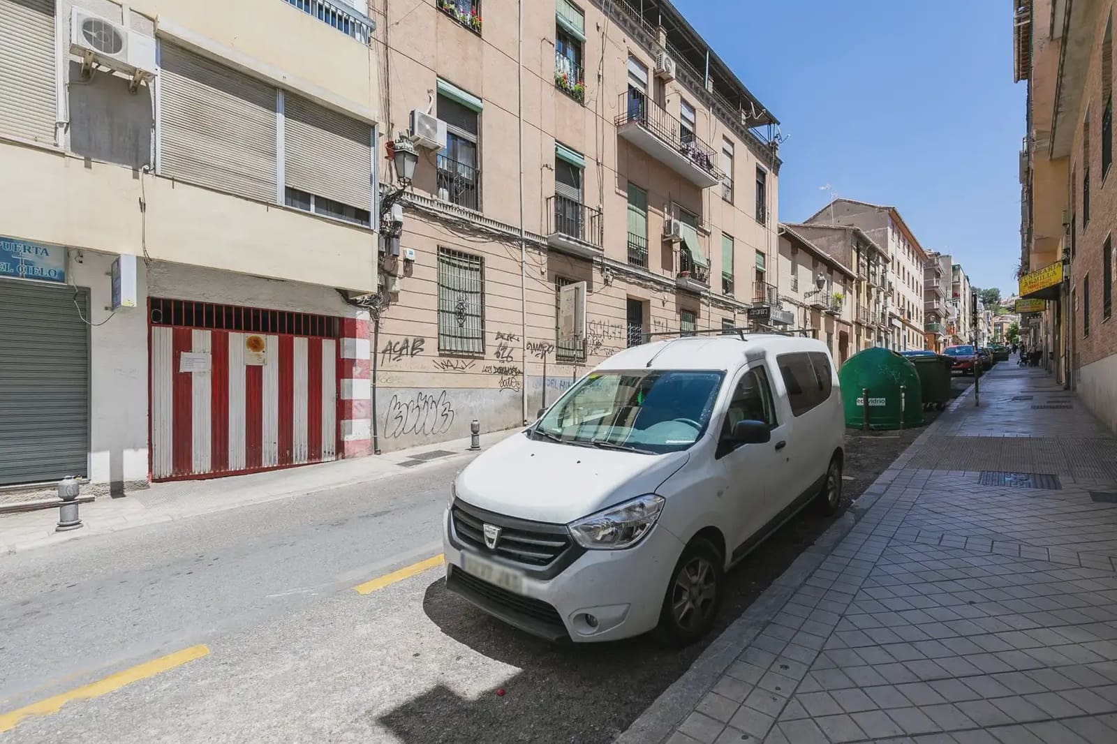 Garage for sale in Granada city - € 285,000 (Ref: 9858992)