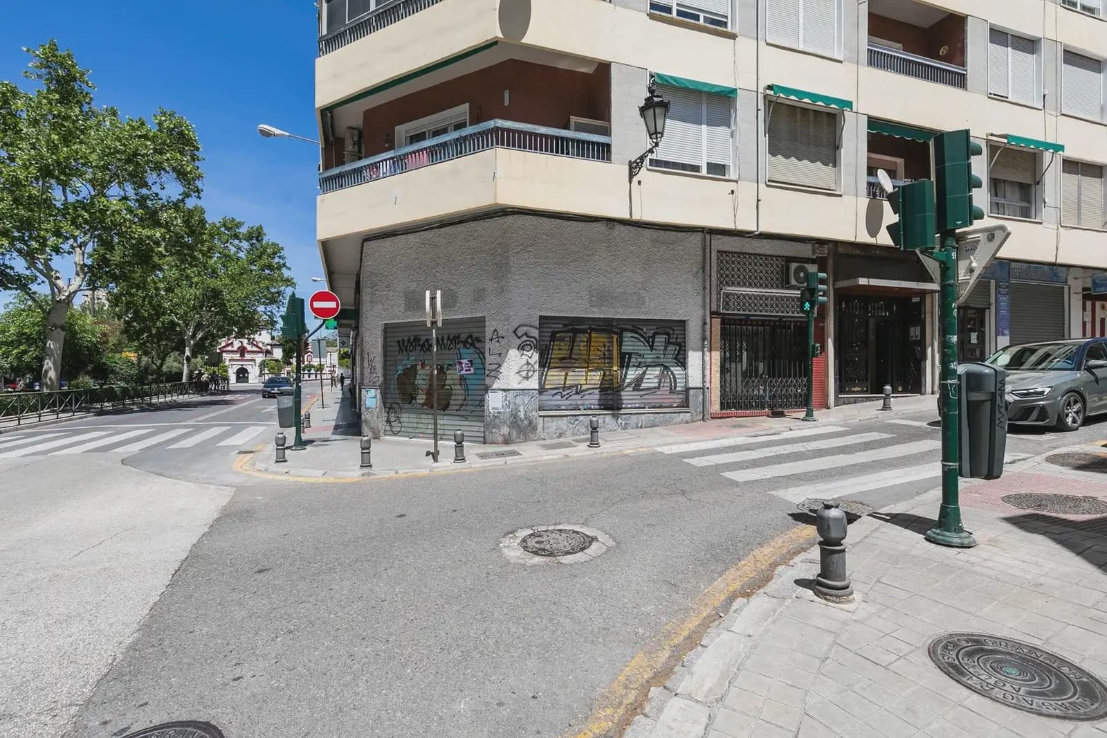 Garage for sale in Granada city - € 285,000 (Ref: 9858992)